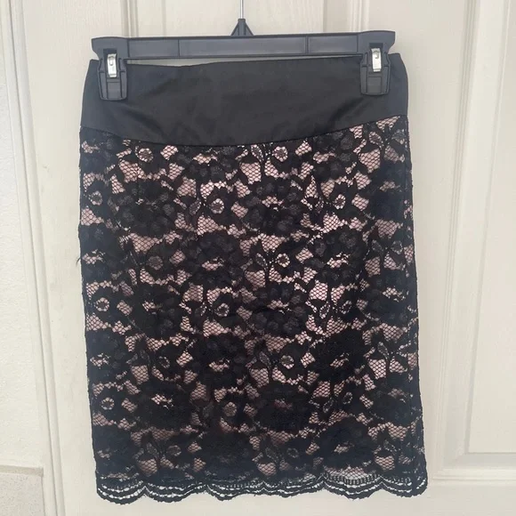 Forever 21 Lace Pencil Skirt XS - Picture 1 of 4